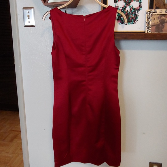 Red and black pleated dress - Picture 3 of 4